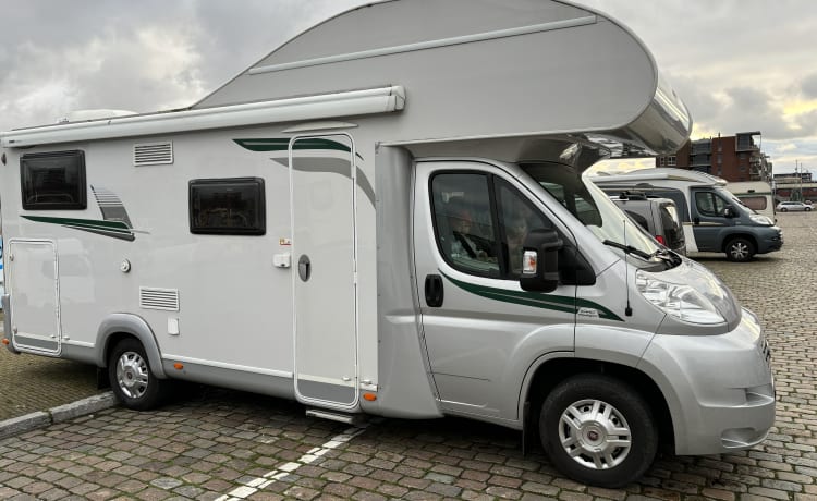 LMC Family Alcove Camper 6 persone