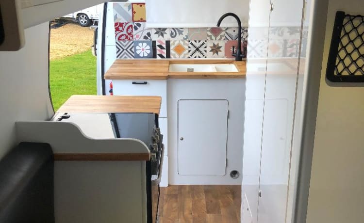 Crafter Pierre – A Superb VW Crafter LWB Camper Van