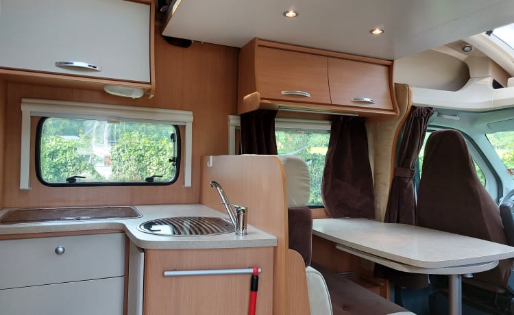 Complete luxury motorhome, 5 persons