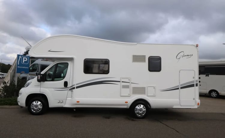 Ruime familie motorhome: Mc Louis Glamys 22 