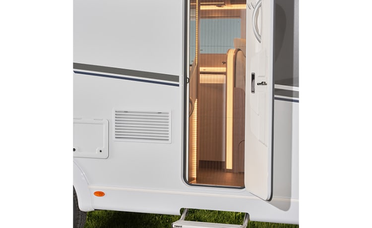 Carado T448 (nieuw bj 2023) – Handgeschakeld - Zeer luxe camper lengtebedden -  Volledig uitgerust