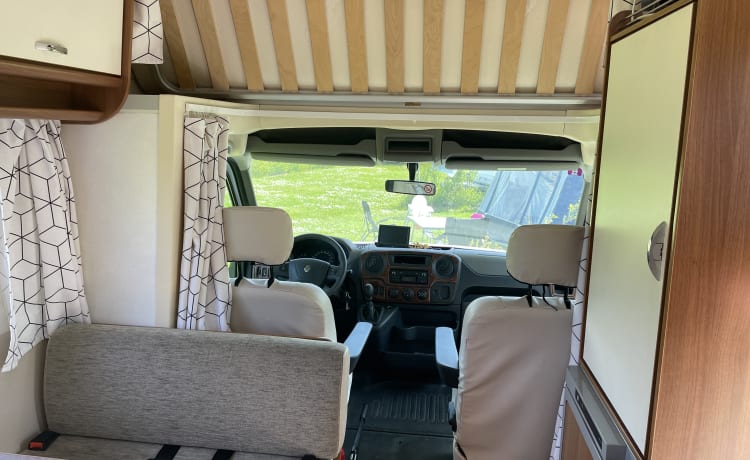 Koos – Cozy 5p alcove camper from 2015