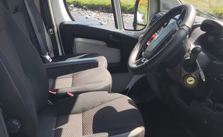 Lilo – Peugeot Boxer mit 5 Schlafplätzen aus dem Jahr 2015