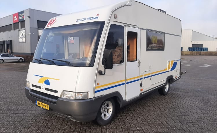 Brutus – Integralcamper Eura Mobil für 4 Personen