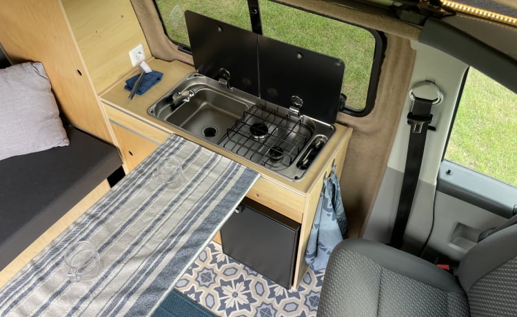 Mammoet – 4p Volkswagen campervan uit 2014