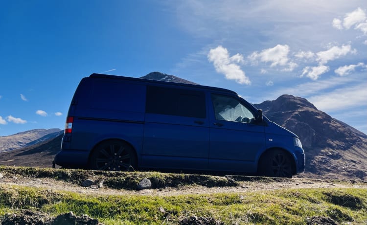 Bluey – 4 berth Volkswagen bus from 2007