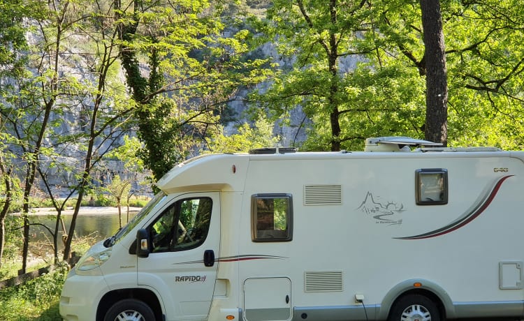 Beau camping-car de luxe et compact (6,40 mètres) avec tout ce que vous souhaitez...