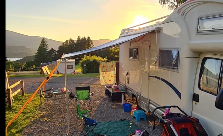 FAMILY MOHO avec chauffage central, AirCon, énergie solaire et TV