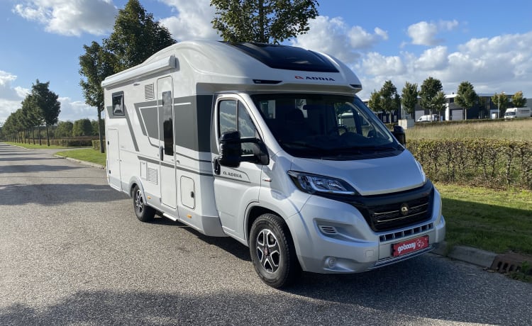 Coral suite on wheels – Lusso 2 persone Adria Coral 650DL semi-integrato automatico dal 2022