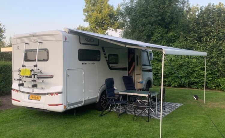 LMC Integral Camper con disposizione rotonda dei sedili