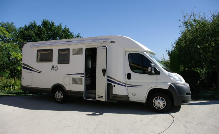 Très beau camping-car, en parfait état.