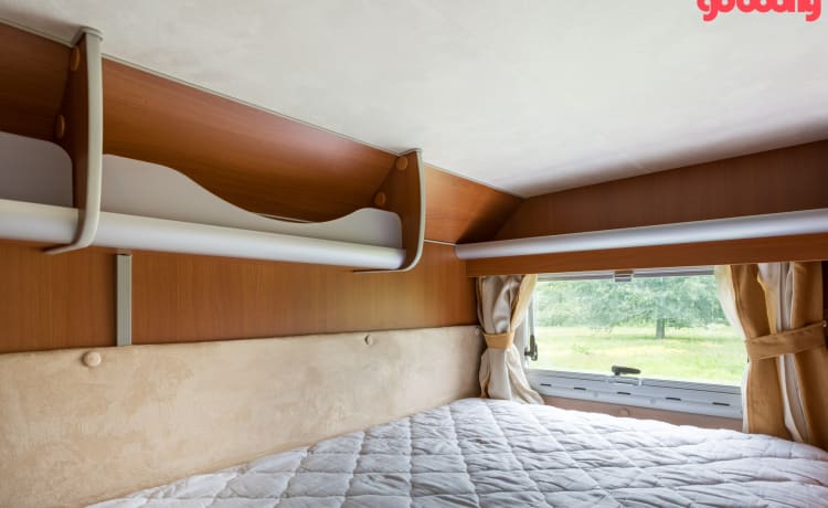 Great and luxurious 4-6 pers camper (bunk bed and oven)