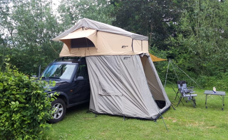 Land Rover Discovery with roof tent!