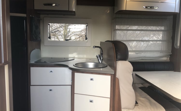 MCLouis2015 – Luxury family camper fully furnished with spacious seating area