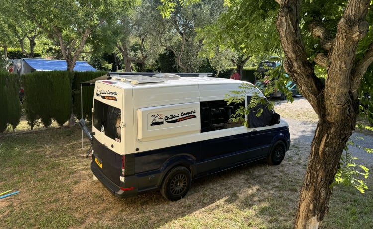 Lottie – Volkswagen Off-Grid Camper Sleeps 4 - Carries 5