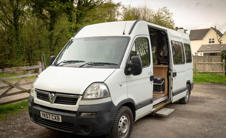 Annie The Ambulance – Ex-Ambulance, 3 Birth, Converted Campervan