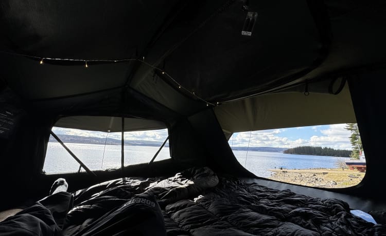 Larry – 5 berth Land Rover with Rooftop Tent