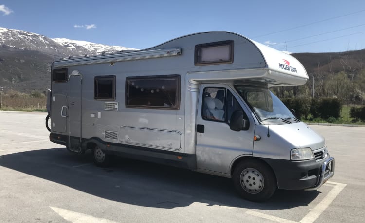 Very spacious camper Roller Team Granduca