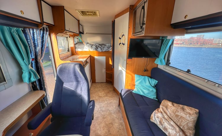 Walter  – Comfortabel op reis in deze ruime & gezellige camper! 