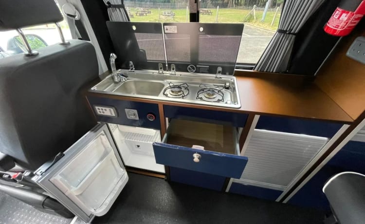 YS71WTG NOMAD –  4 Berth Nomad Camper Romford -Romford