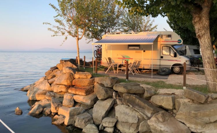 Camper alcova spazioso e confortevole