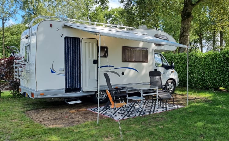 Camping-car familial merveilleusement spacieux et soigné à louer