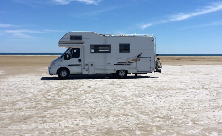 Nice family camper with sleeping places for 4 people.