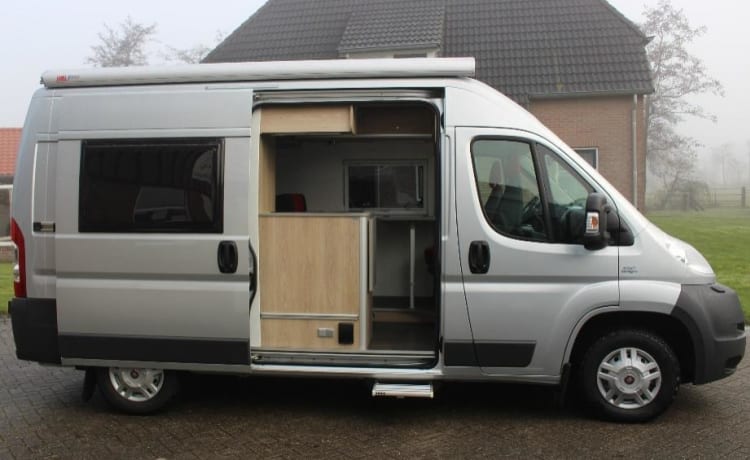 Lela | Peugeot Boxer 2 persoons camperbus