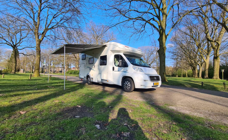 Rolling! – Wonderful, compact and spacious camper for 2-4 people