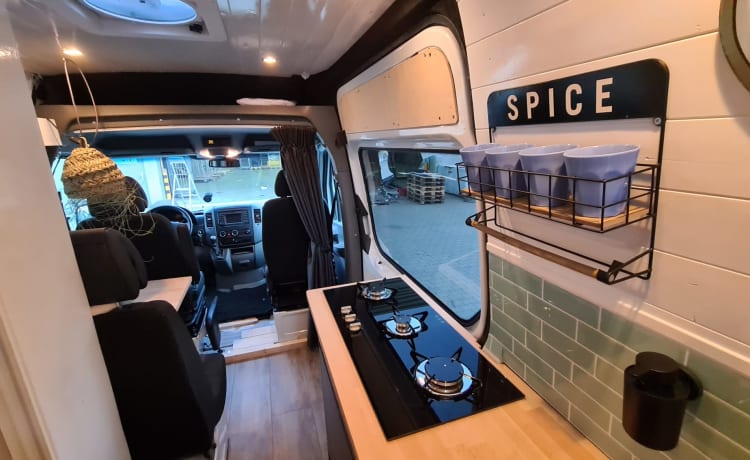 Sprinter XXL een heerlijke compacte camper met heel veel ruimte!