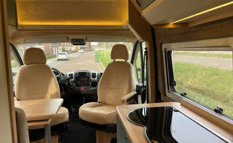 Camping-car hors réseau moderne et compact Fiat Ducato (auto-construit) 