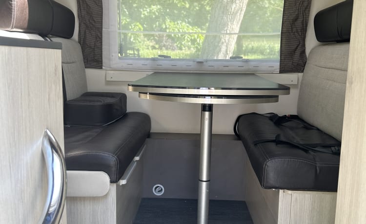 FREDSTER – Chausson Alcove C646 met 6 slaapplaatsen uit 2019