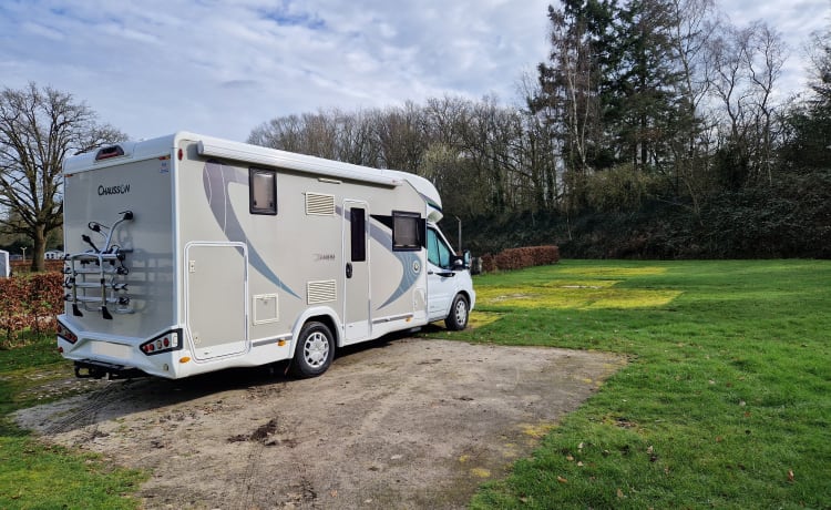 Complete 4 persoons camper: Chausson 640 Titanium - automaat - 2019