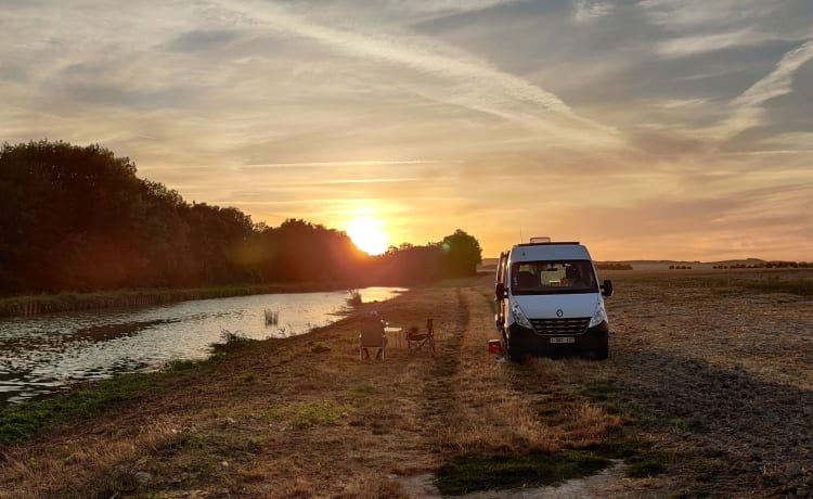 Campervan - Omgebouwde bus - Renault Master 2010