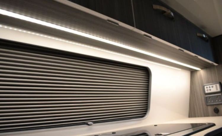 Luxe VW T5 Sportline Camper Van met 160w Zonnepaneel