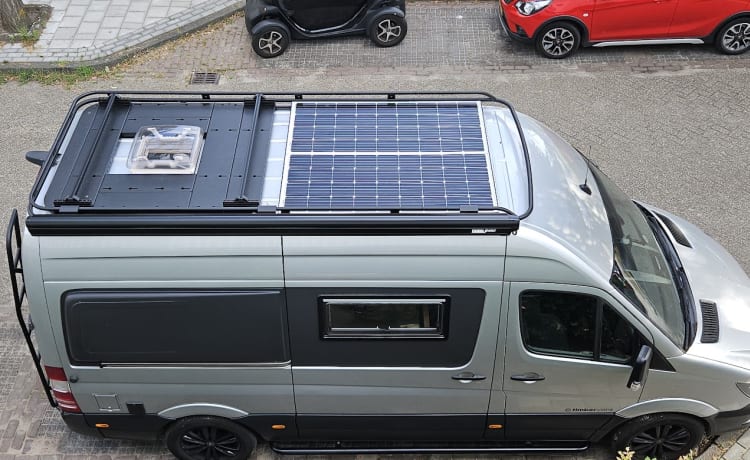 BoWi bus – 2p off Grid Mercedes-Benz bus, nieuwe inbouw