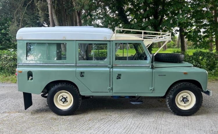 The Northumbrian Rover – 4 berth Land Rover rooftop from 1967