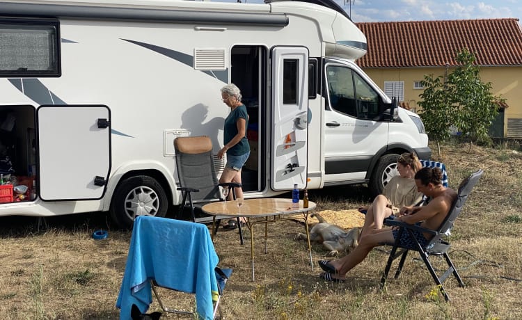 Chausson 4 personen semi-integrated van 2022