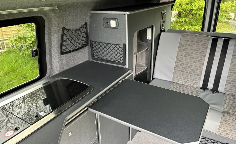 Daphne – 4-persoons Volkswagen campervan uit 2013