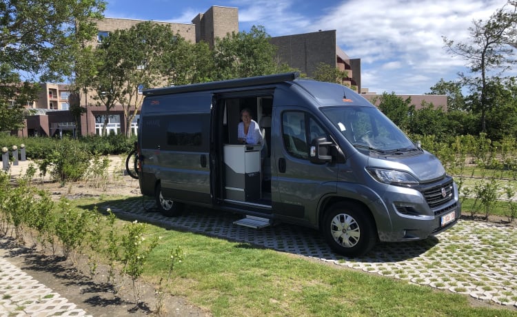CaRo – 4p Pilote bus from 2018 (2 adults and 2 children)