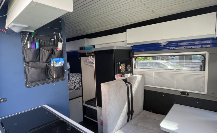 Blue Rambler – Peugeot Boxer bus camper from 2015