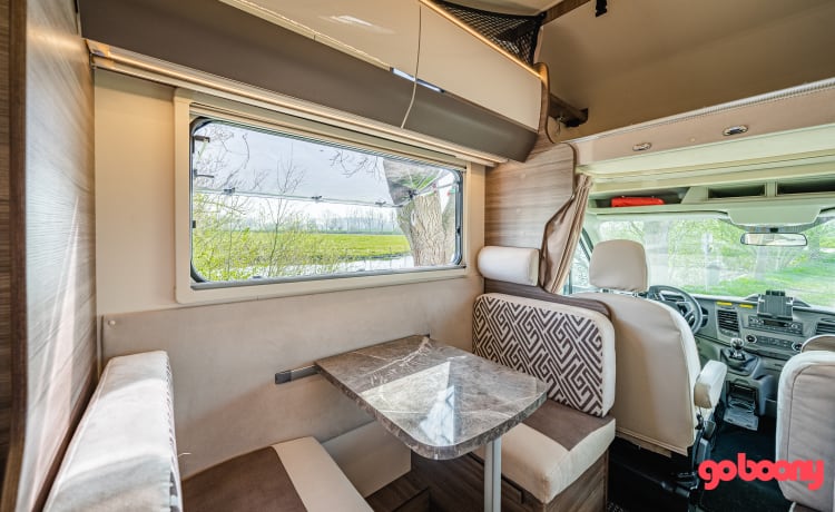 Ideal family motorhome 6 people