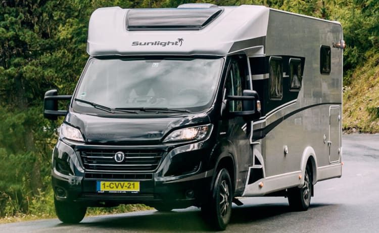 18 – Beautiful 2-person camper with a lovely queen bed