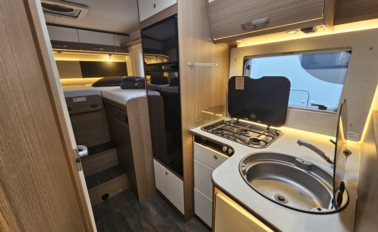 Carado T448 (bj 2022) – Very luxurious camper length beds - Automatic - Fully equipped - Modern