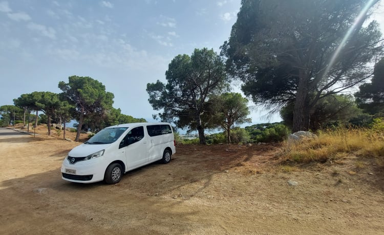 Cera – Nissan-camper met 2 slaapplaatsen uit 2015