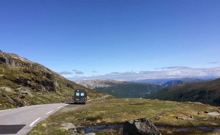 Gerrie – Droombus voor topvakantie! 2p Mercedes-Benz camperbus 5,5 meter