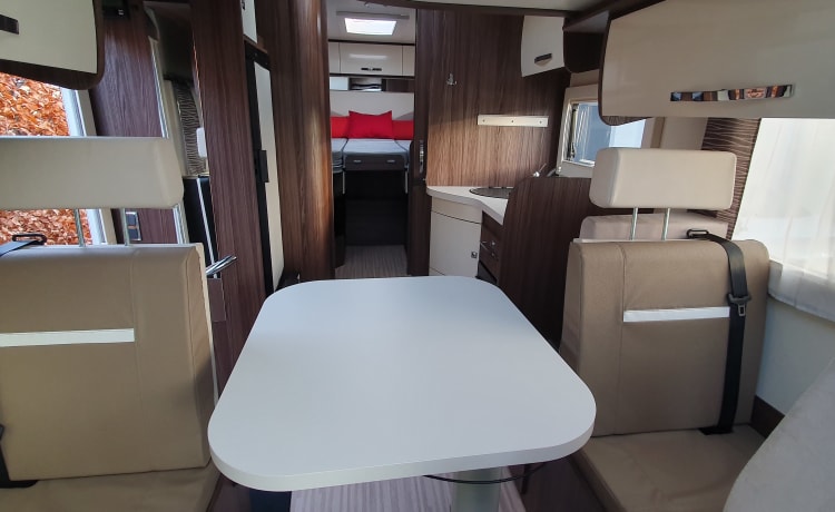 Moderne en luxe half integraal camper 4 pers