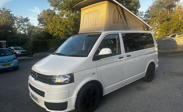Hoogwaardige 4-persoons VW T5.1 pop-top campervan