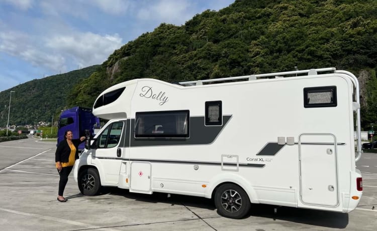 Dolly – Luxury 7 birth Motorhome Family e tu puoi avere un chilometraggio illimitato nel Regno Unito