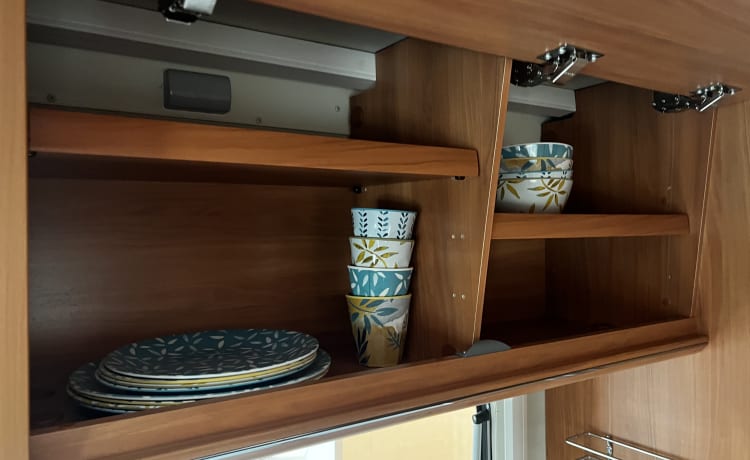 Guusje – Hymer met lengte bedden super luxe camper 